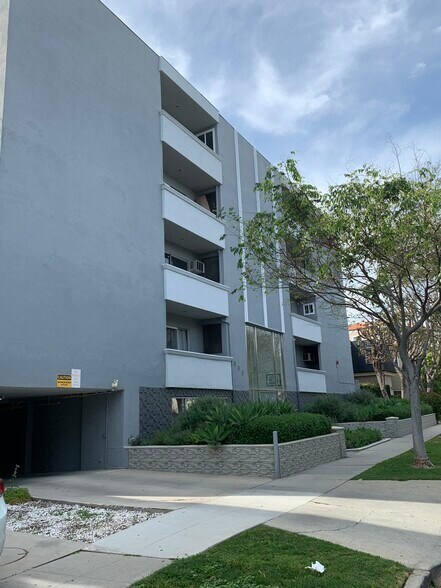 Building Photo - 333 S Reeves Dr