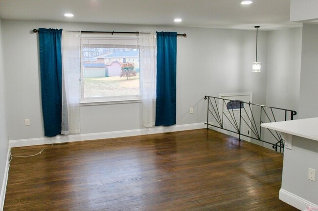 Building Photo - 5707 Alan Dr