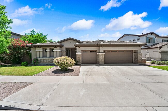 Primary Photo - 337 West Swan Drive
