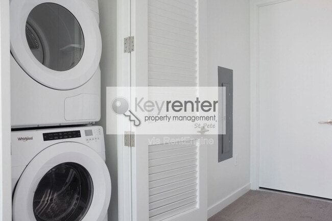 Building Photo - 400 Central Ave