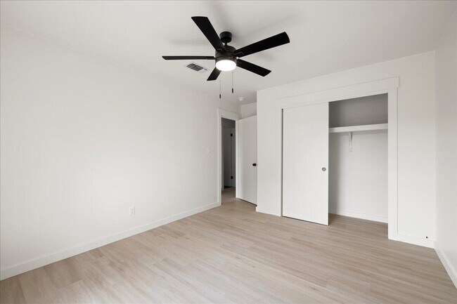 Building Photo - 403 Cheyenne Cir