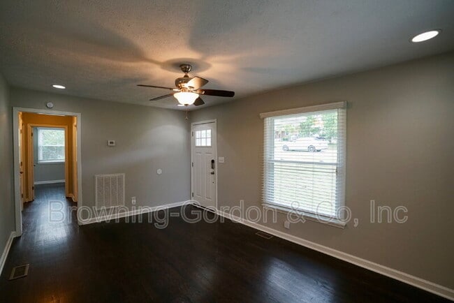 Building Photo - 363 Strasser Dr