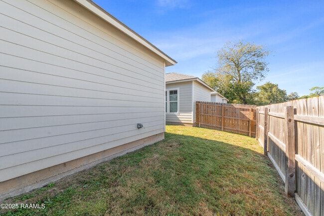 Building Photo - 119 Mayberry Grv St