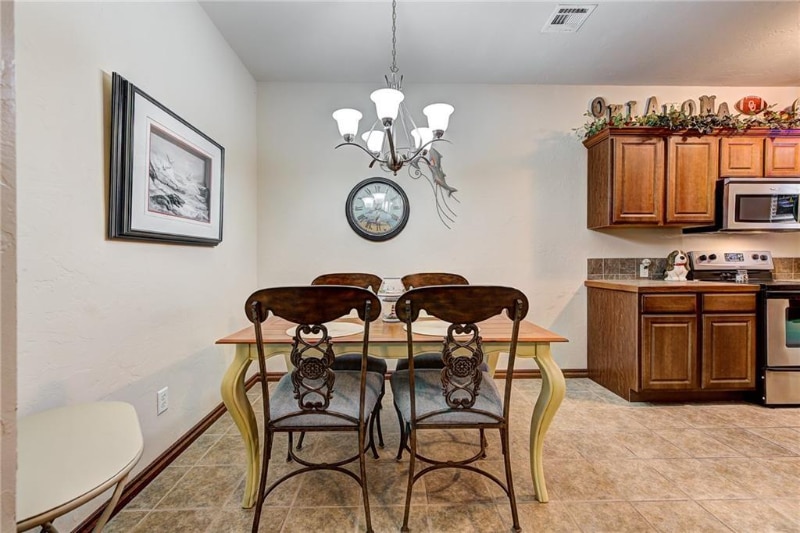 Building Photo - 1812 E Alameda St