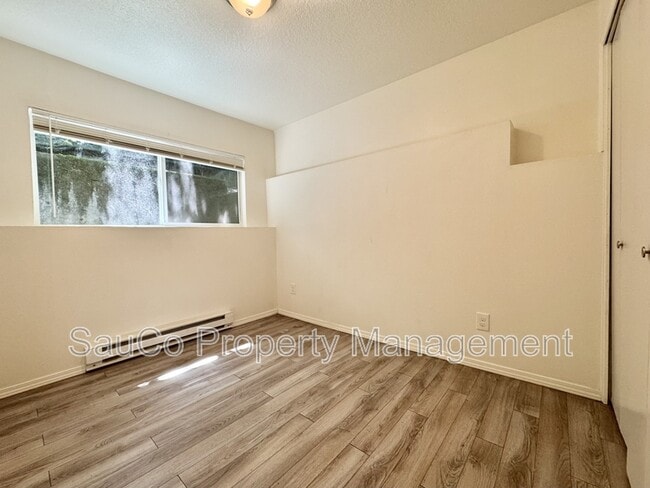 Building Photo - 5556 SW Beaverton Hillsdale Hwy