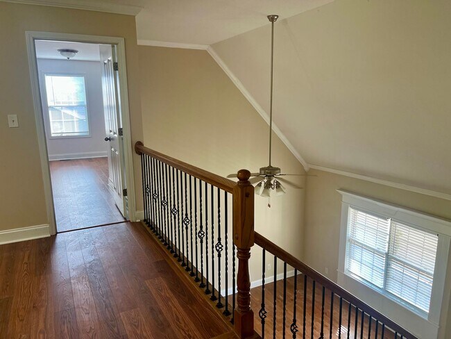 Building Photo - 3 bedroom + loft & 2.5 bedroom  in gated c...