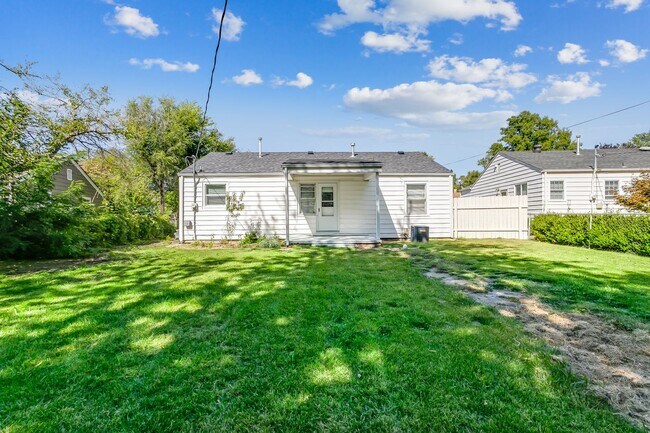 Building Photo - Newly Remodeled 2 Bedroom Home