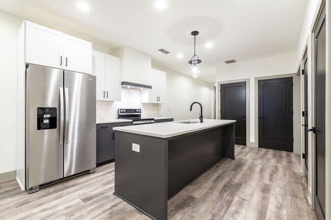 Building Photo - Modern Living Meets Walkable City Charm in...