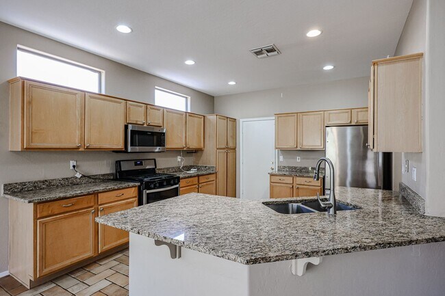 Building Photo - Lovely 4Bedroom/2Bath in the Heart of Chandler