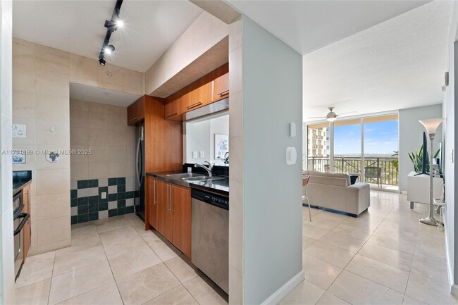 Building Photo - 610 W Las Olas Blvd