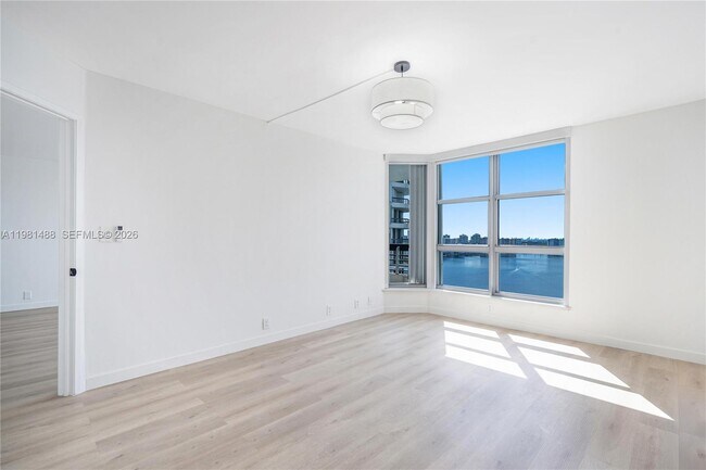 Building Photo - 19101 NE 36th Pl