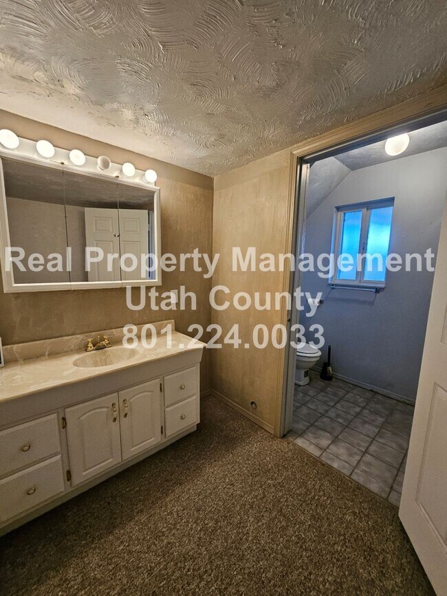 Building Photo - Elk Ridge Home with Unobstructed Valley Views