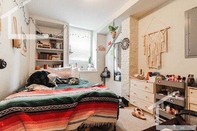 Building Photo - Beautiful 4 bed 2 bath in Brighton..... Don't miss out!!!