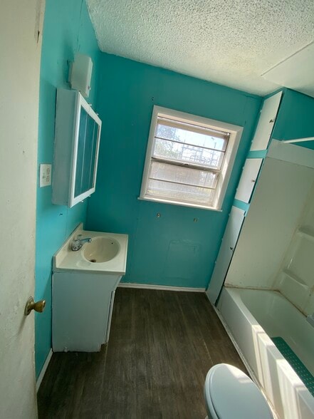 Building Photo - 501 E Broadway St