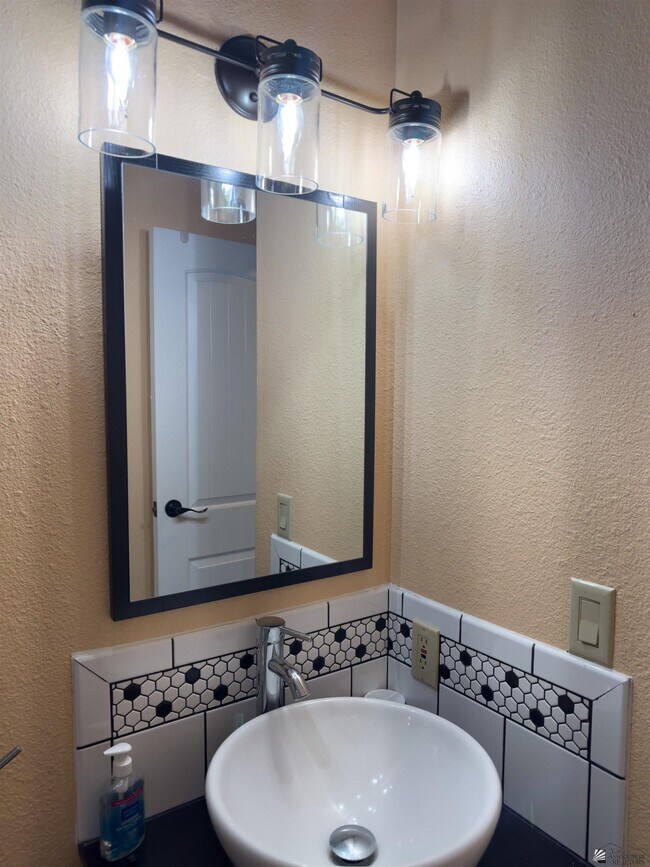 Building Photo - 13239 E 49th Dr