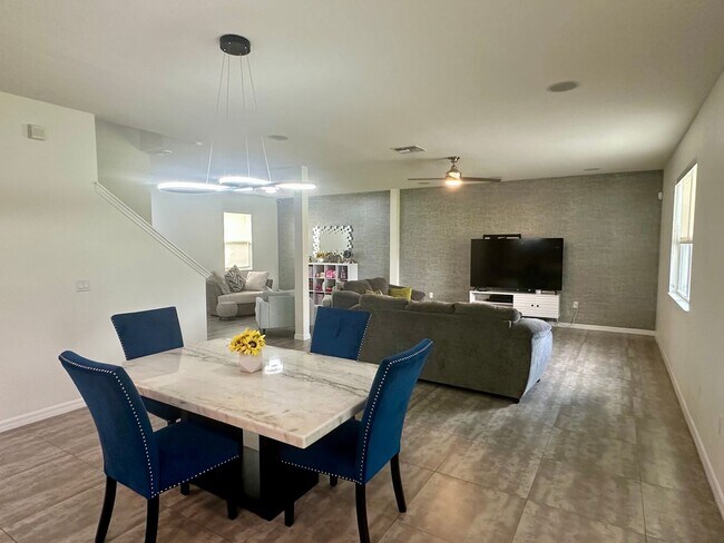 Building Photo - Discover the Charm of This Stunning 4-Bedr...