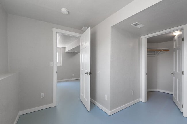 Building Photo - remodeled Monument town home