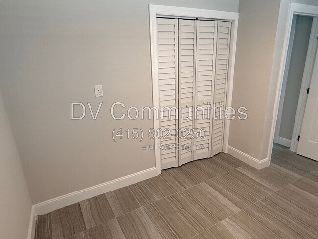 Building Photo - 2802 Pass a Grille Way