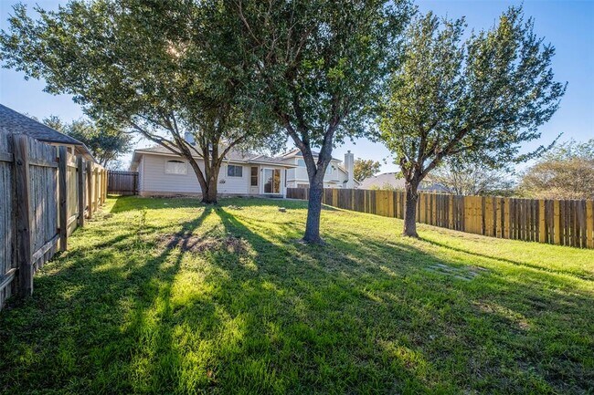 Building Photo - 2006 Charlotte Way