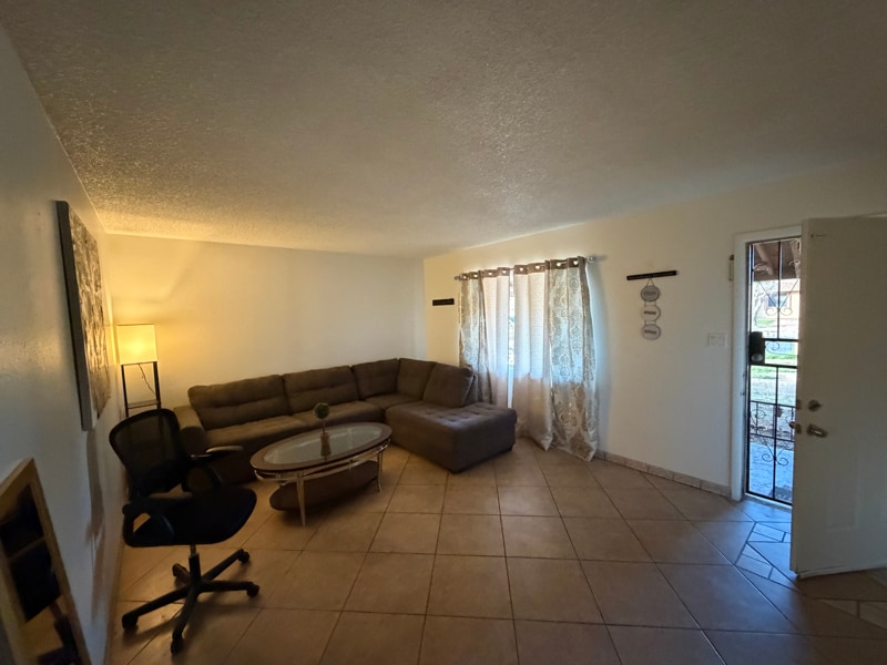 Building Photo - 8119 W Glenrosa Ave