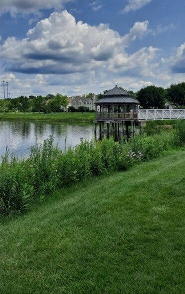 Building Photo - 2427 Silverstone Dr