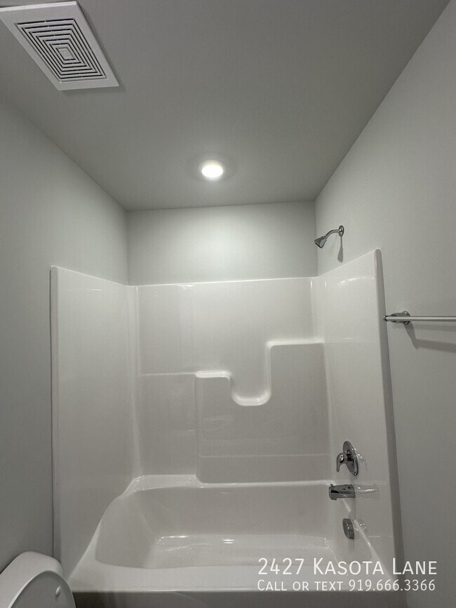 Building Photo - 2427 Kasota Ln