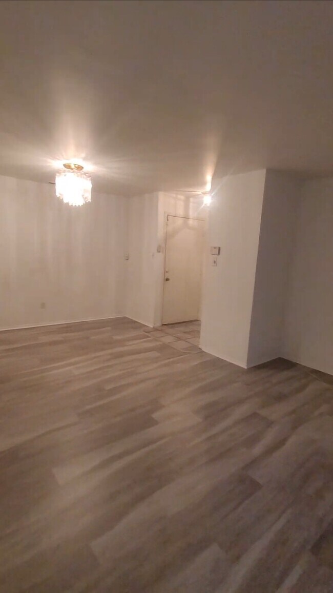 Building Photo - 1303 Morris Ct