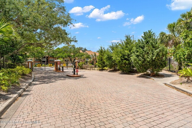 Building Photo - 225 S Tropical Trail