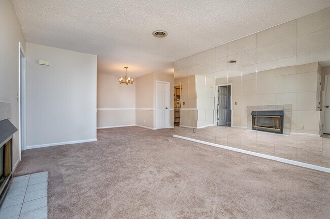 Building Photo - Lovely South Asheville Condo