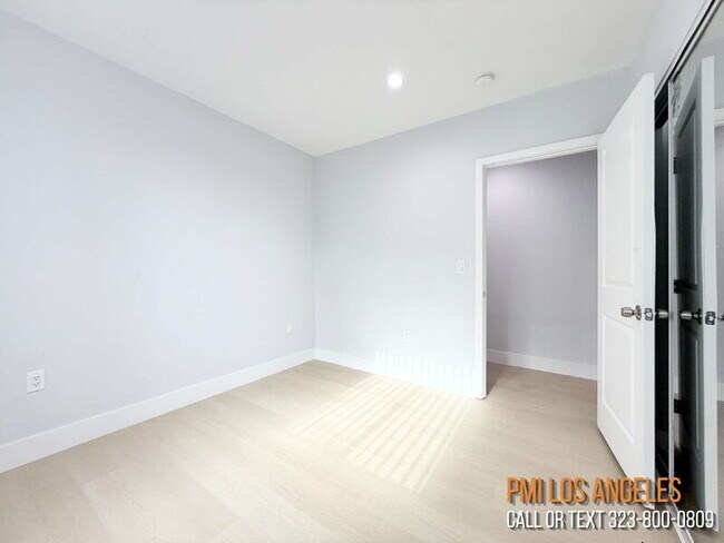 Building Photo - 208 E 87th St