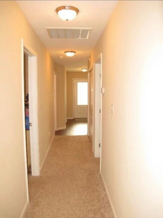 Building Photo - 2117 Grove Landing Way