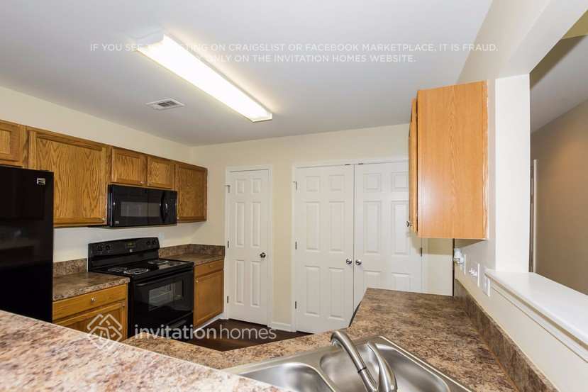 Building Photo - 216 Nellie Yale Pl