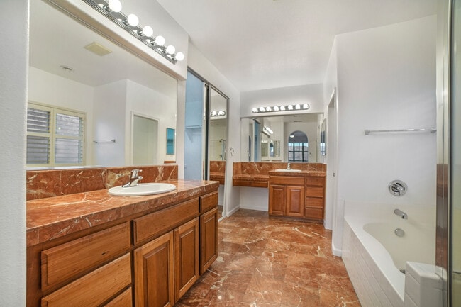 Building Photo - 10849 Brookfield Ave