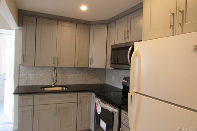 Building Photo - 1425 NY-82