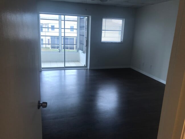 Building Photo - 3106 Harbor Blvd