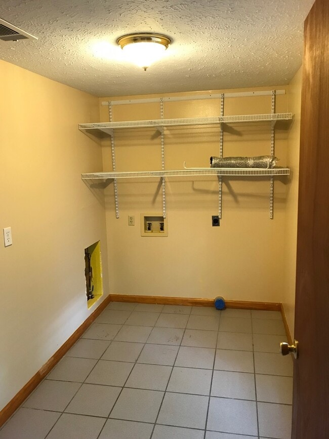 Building Photo - Close to Millington