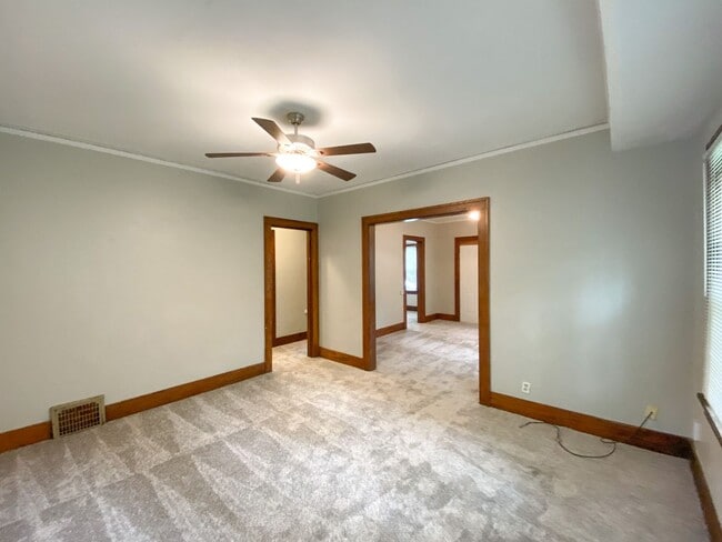 Building Photo - 4 Bedroom House Near Campus