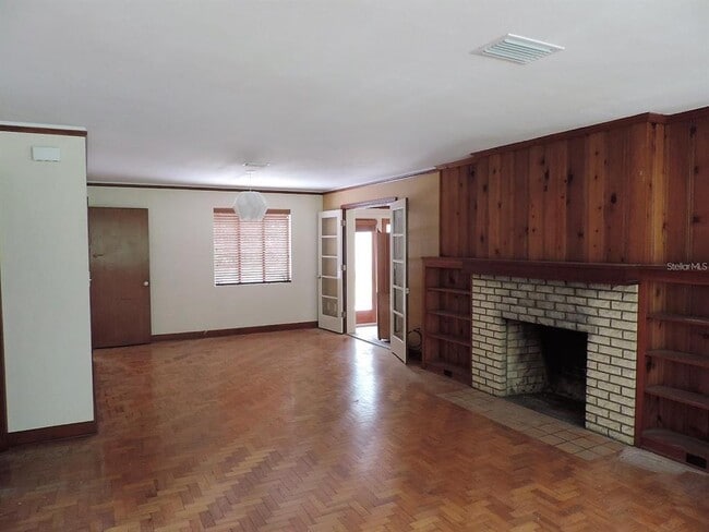 Building Photo - 2049 NW 9th Ave