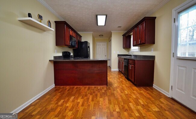 Building Photo - 105 Redwood Dr