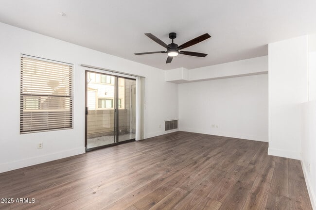 Building Photo - 738 S Beck Ave