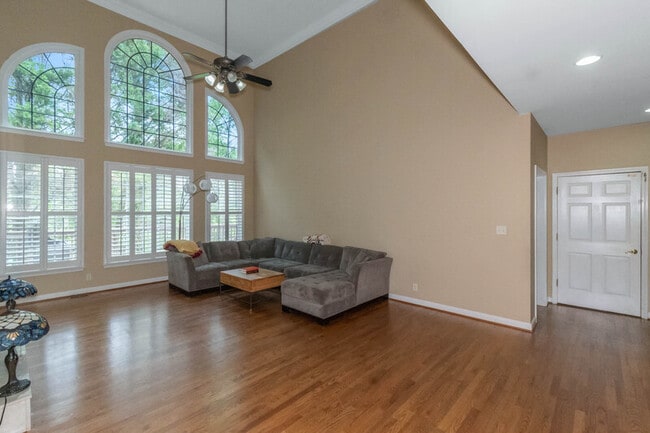 Building Photo - 1450 Hillcrest Heights
