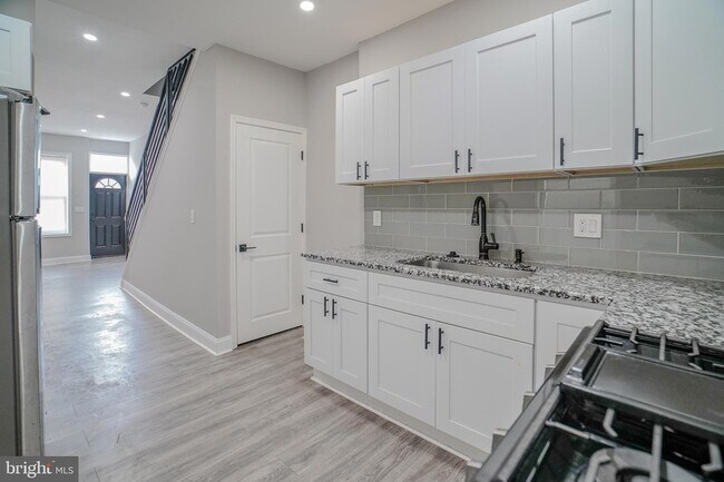 Building Photo - 1535 W Seltzer St