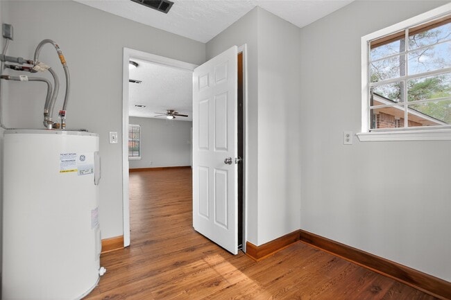 Building Photo - 601 Chateau Woods Pkwy Dr