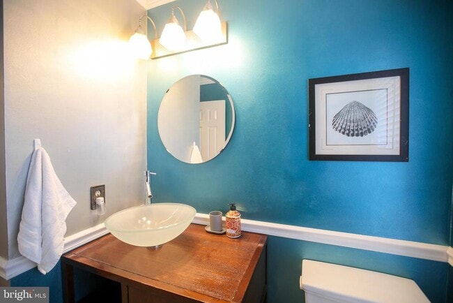 Building Photo - 746 S Granada St