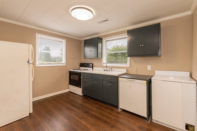 Building Photo - One Bedroom Private Residence