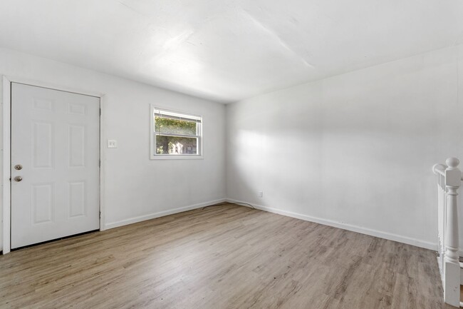 Building Photo - Section 8 Rental! North County Single-Fami...