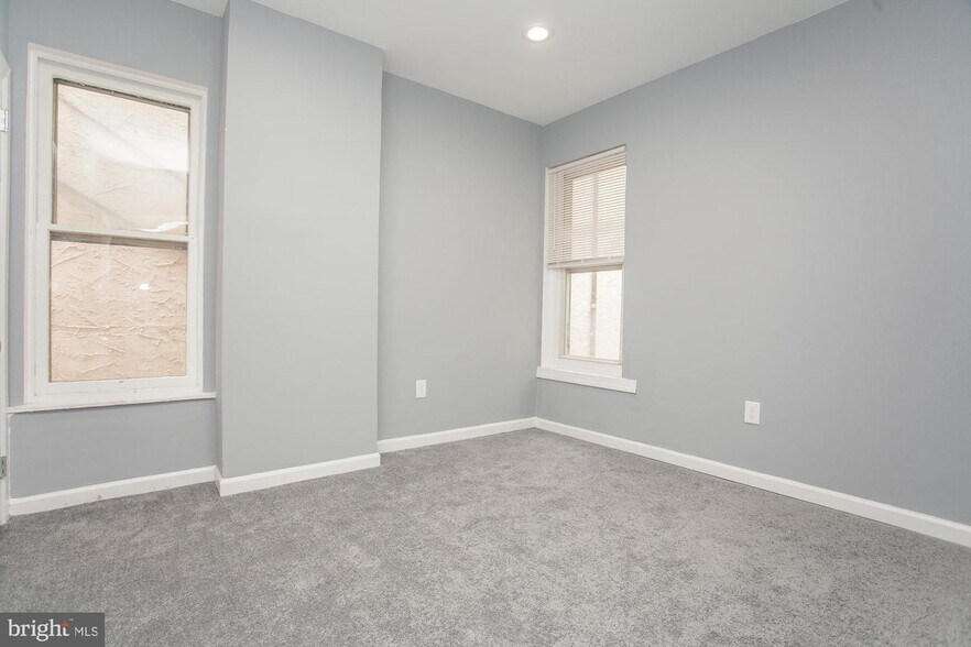 Building Photo - 5229 Ridge Ave