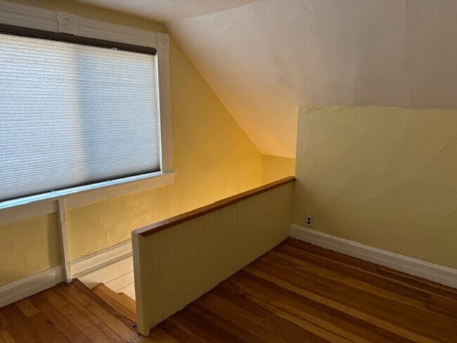 Building Photo - ALL PROSPECTIVE TENANTS MUST SUBMIT A $58 NON-REFUNDABLE APPLICATION FEE PER APPLICANT ONLINE AND...