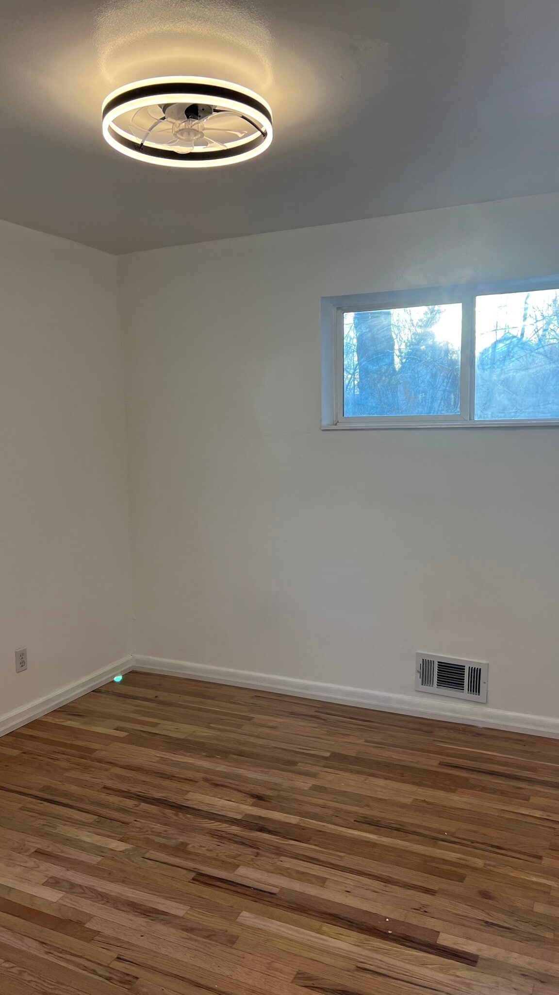 Building Photo - 931 W Fremont Ave