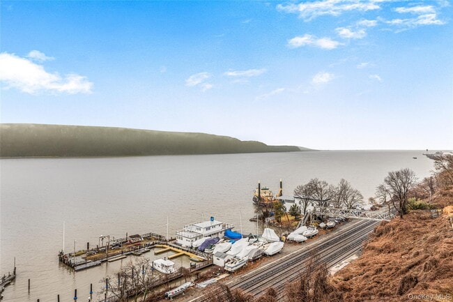 Building Photo - 1155 Warburton Ave